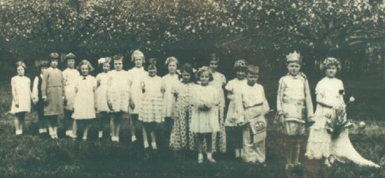 1939: The 'May Queen' procession.